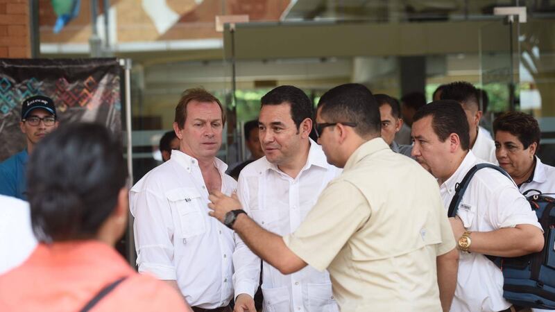 Gobierno "respeta" la decisión de la CC al evitar la salida del embajador sueco