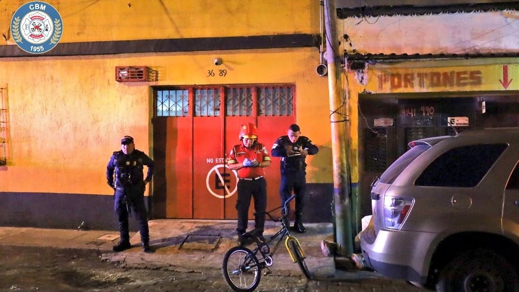 La víctima quedó a la par de una bicicleta. Foto: CBM