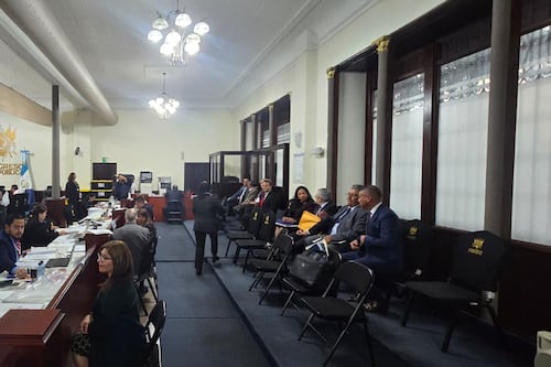 Casi 200 personas se postulan para ser magistrados del TSE