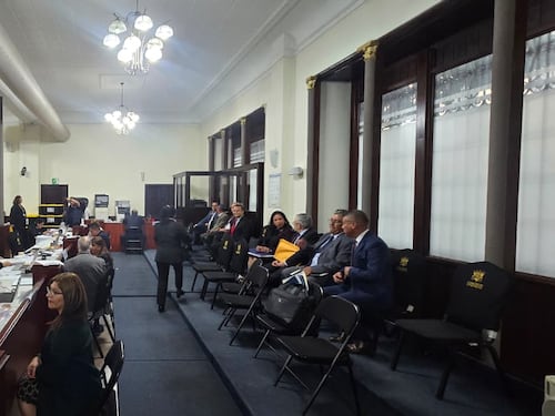 Casi 200 personas se postulan para ser magistrados del TSE