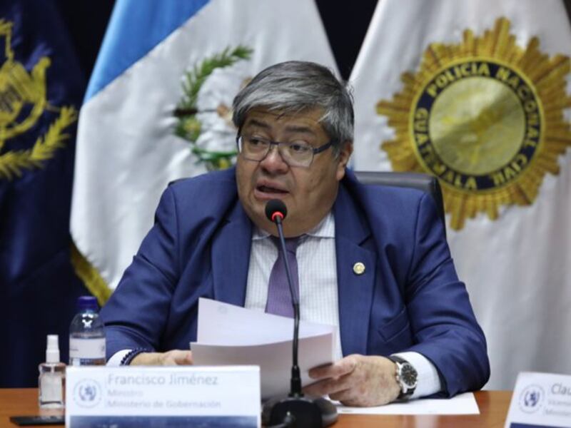 Al ministro de Gobernación le preocupa el estancamiento en la compra de armas para nuevos policías