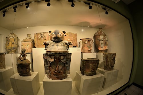 Recorrido a Oscuras 2025 en el Museo Popol Vuh