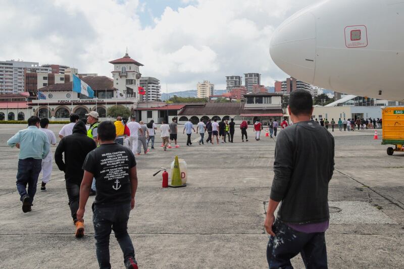 Cientos de guatemaltecos son retornados por Estados Unidos cada semana.