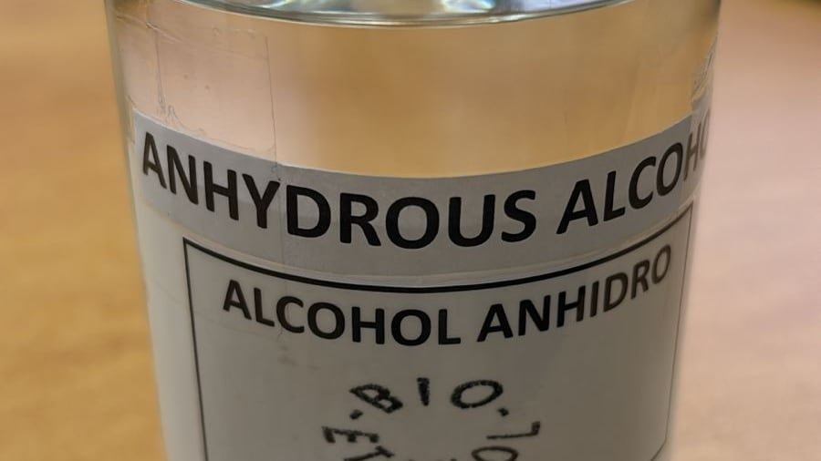 Con 99.9% de pureza es el producto que la destilería Pataleón exporta, principalmente a Estados Unidos.