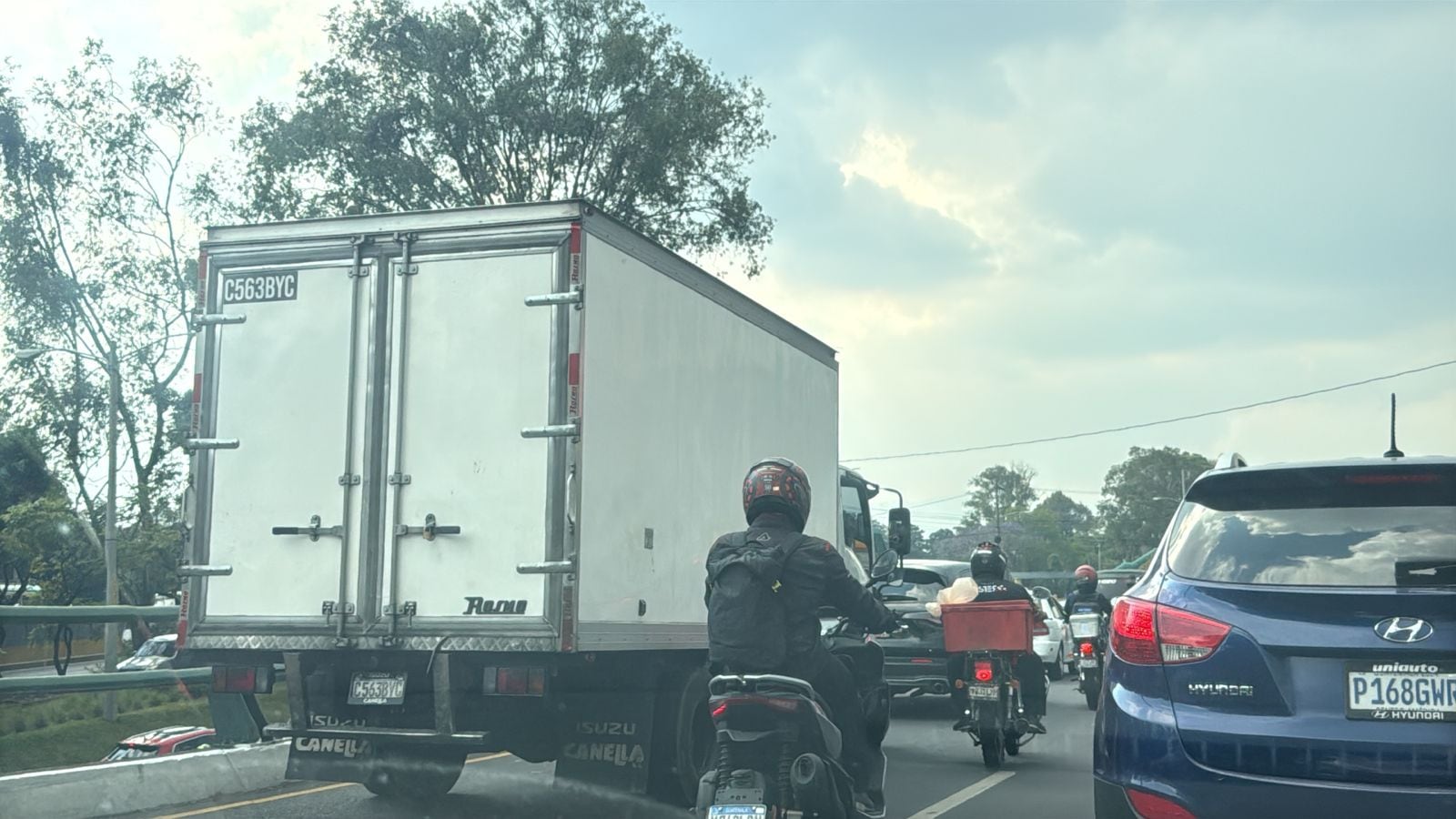 Por diligencias del MP, cierran dos carriles en calzada Roosevelt y tránsito comienza impactar en bulevar Liberación. Foto: Marilin Alvarez
