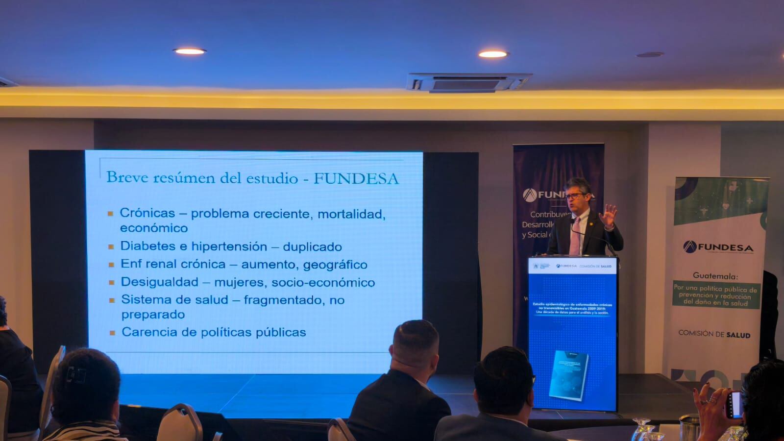El ministro de Salud, Joaquín Barnolla, durante la presentación del “Estudio epidemiológico de las enfermedades no transmisibles en Guatemala (2010-2019)" de Fundesa.
