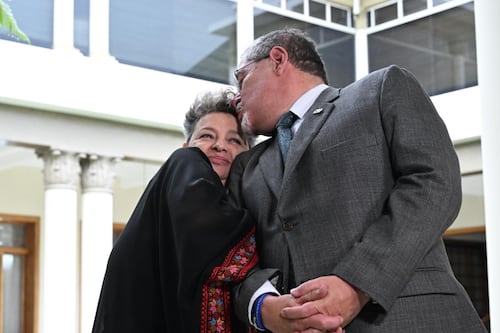 Bernardo Arévalo celebra el cumpleaños de la primera dama con un emotivo mensaje