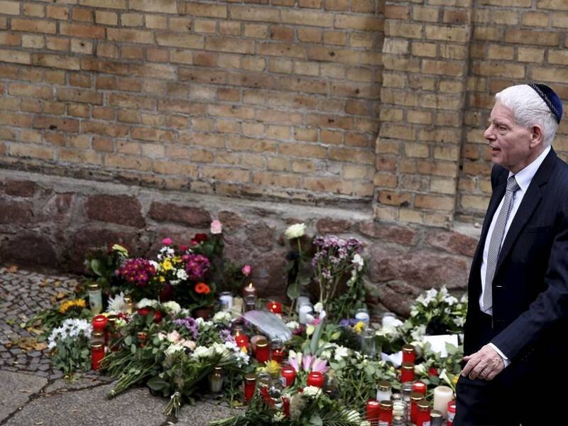 Autoridades de Alemania visitan sinagoga donde ocurrió atentado que dejó dos muertos