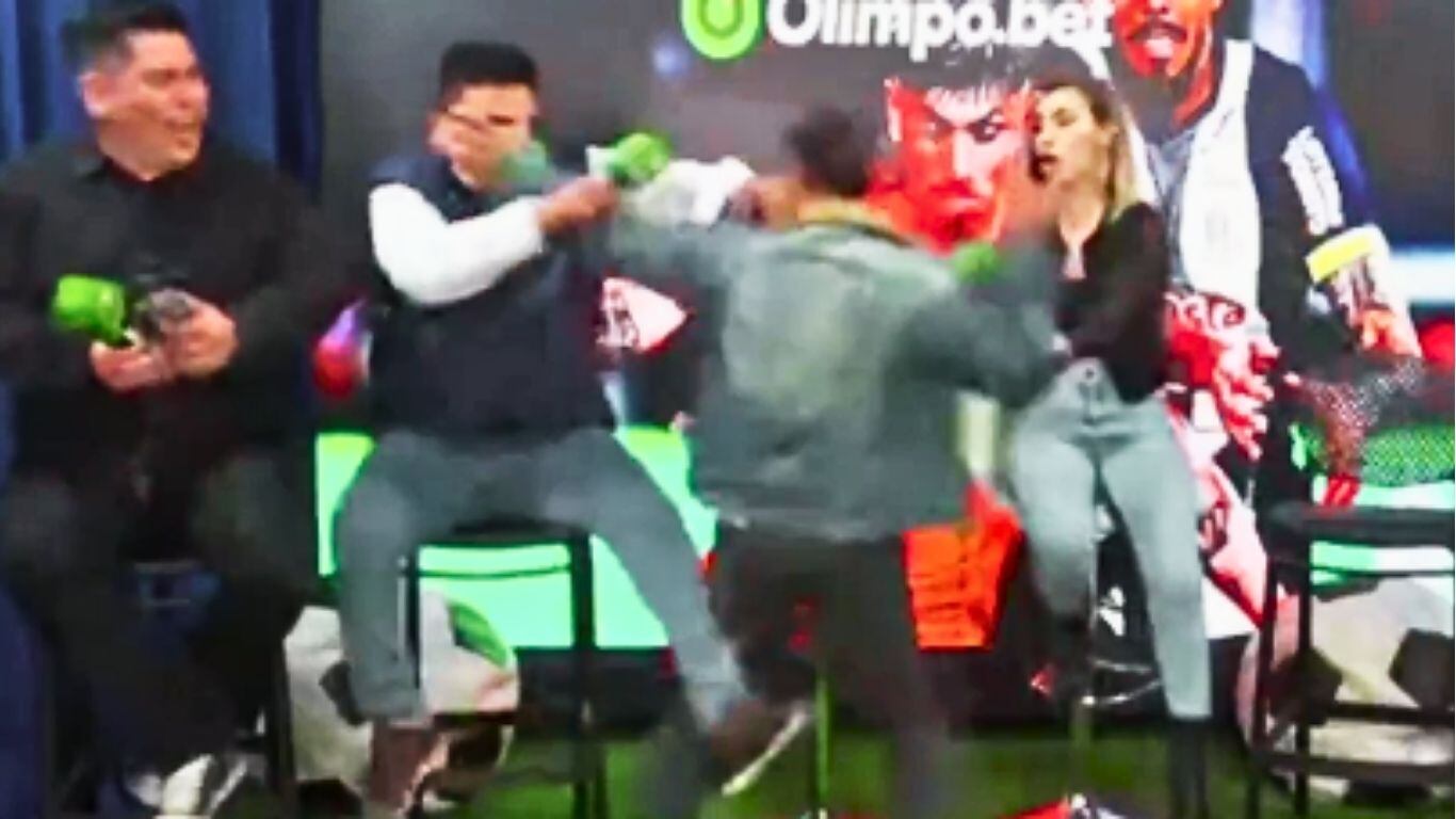 Periodistas se pelean en vivo