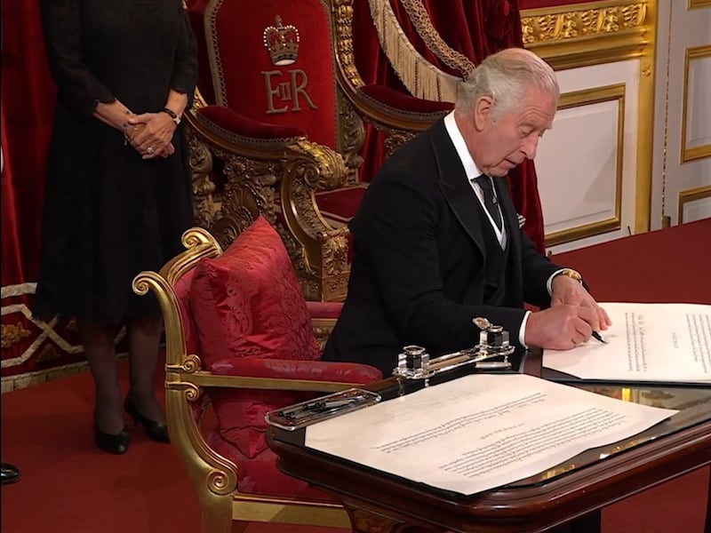 Carlos III es proclamado formalmente rey en histórica ceremonia