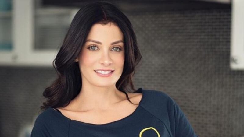 VIDEO. Dayanara Torres conmueve al llegar en silla de ruedas a la final de un concurso de talento
