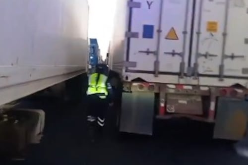 VIDEO. PMT de Villa Nueva despierta a conductores varados por accidentes