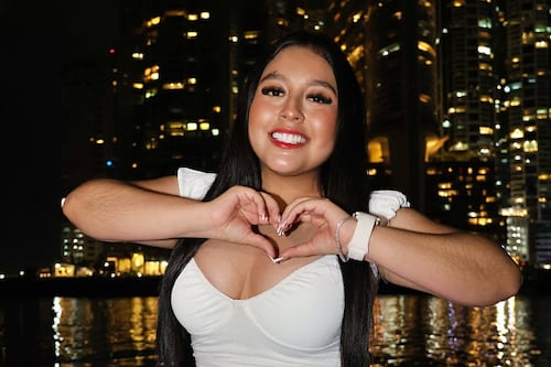 Elizabeth González se gradúa como periodista de la USAC y así presumió su logro