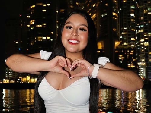 Elizabeth González se gradúa como periodista de la USAC y así presumió su logro