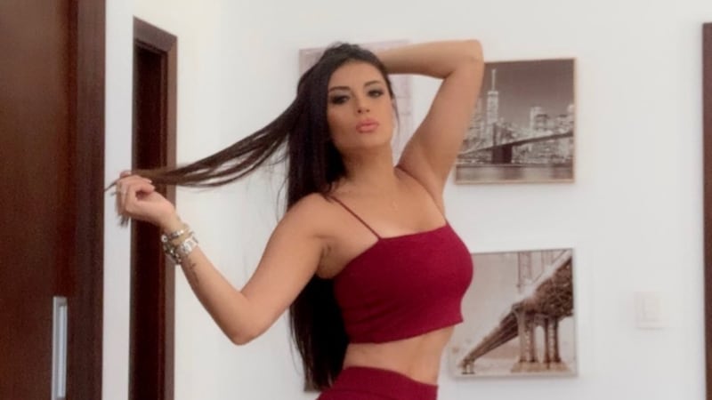 Marisol Padilla publica foto en ardiente bikini y orgullosa muestra su celulitis