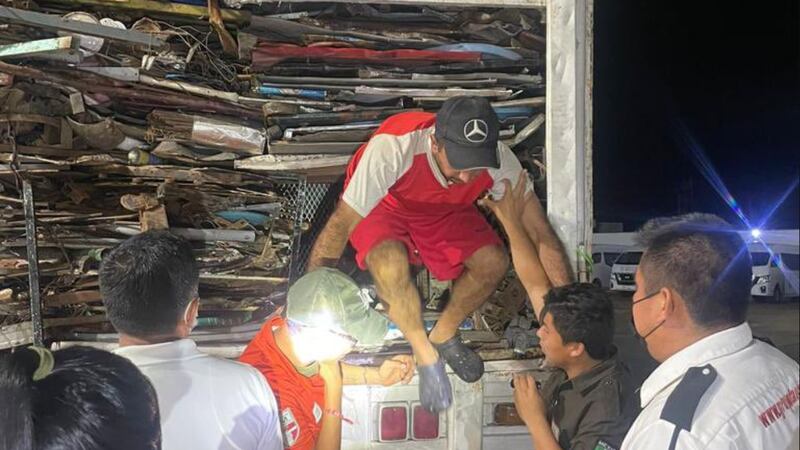 México intercepta a grupo de migrantes, incluyendo centroamericanos
