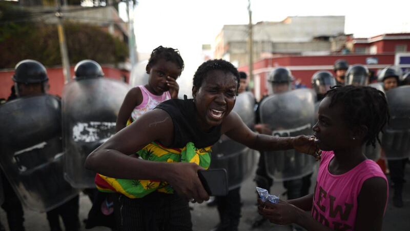 EN IMÁGENES. Migrantes se niegan a ser regresados a Honduras