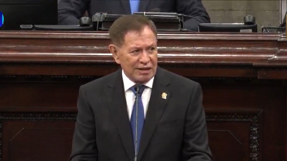 Luis Alberto Contreras Colindres, preside el Congreso.