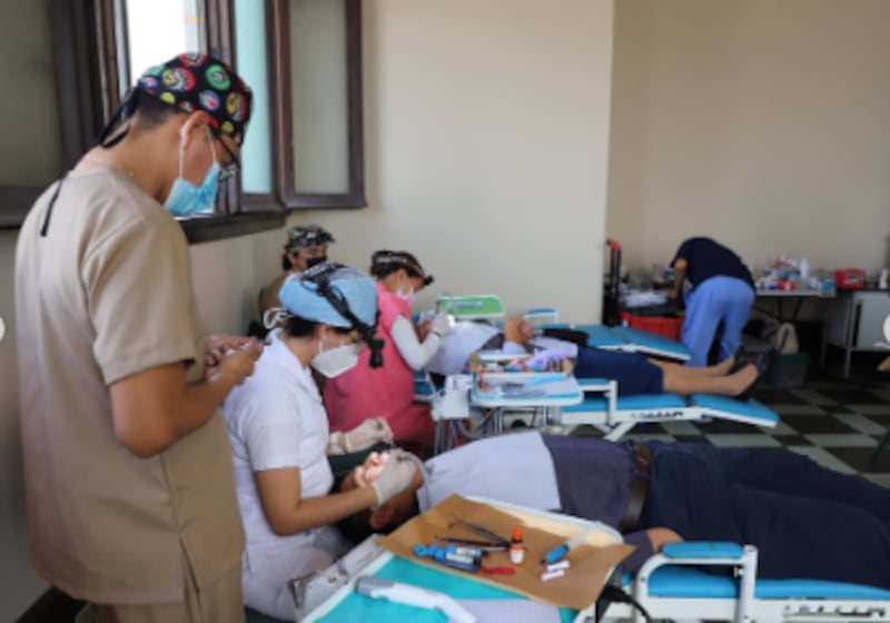 Atención en las clínicas dentales.