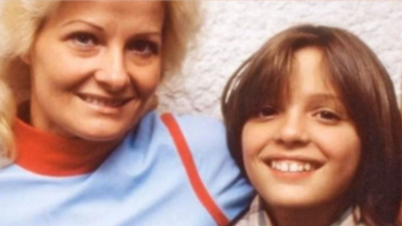 Luis Miguel comparte recuerdo con su mamá