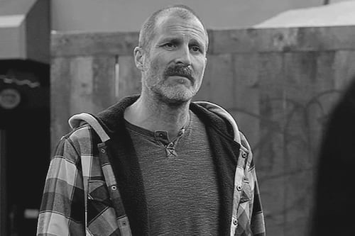 Stew McLean, actor de ‘Virgin River’ y ‘Arrow’; policía investiga posible homicidio