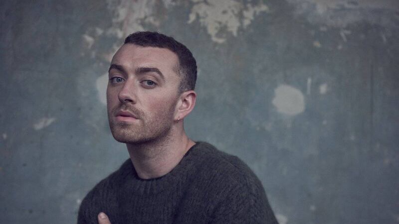Sam Smith se conmueve por el cariño de sus fans y llora durante transmisión en vivo