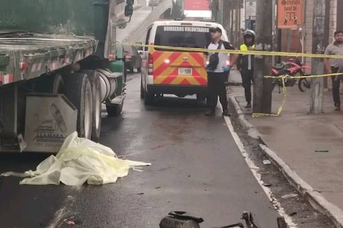 VIDEO. Así fue el mortal accidente en San Cristóbal en donde falleció atropellada una motorista de 30 años