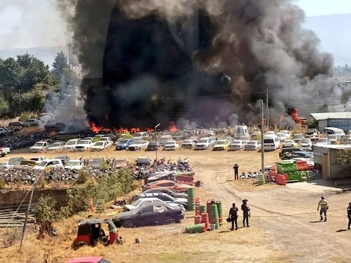 VIDEO. Así fue el incendio que arrasó con varios vehículos en Quetzaltenango