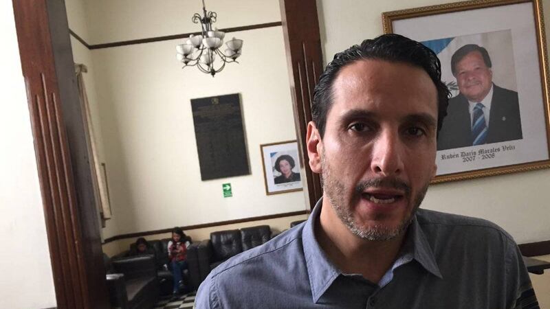 Diputados se presentan al aeropuerto luego de que no se permitiera ingreso de funcionario de CICIG