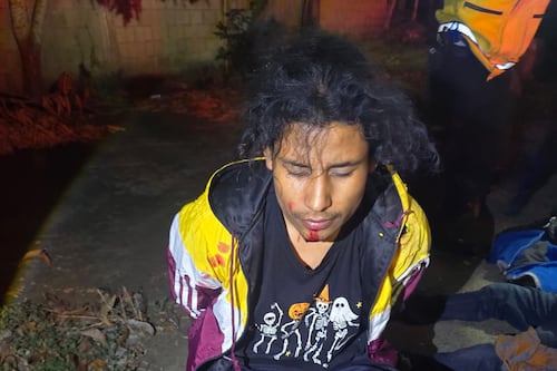 Capturan a dos pandilleros con moto robada que pretendían vender en México