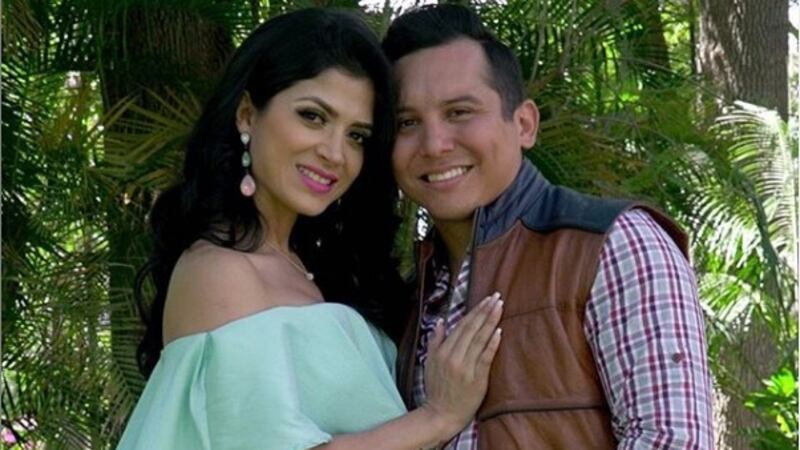 FOTO. Revelan la prueba de que Edwin Luna usa prendas de su esposa Kim Flores