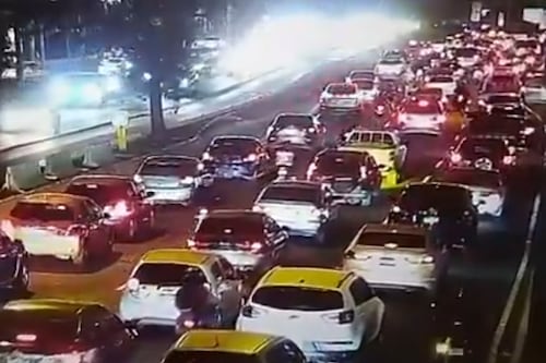 VIDEO. Tráfico intenso en Aguilar Batres por transporte averiado