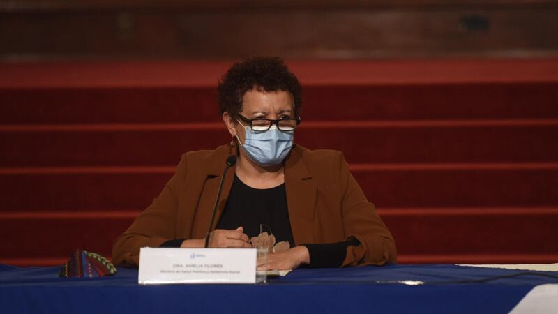 UNE planteará denuncia penal contra la ministra de Salud, Amelia Flores