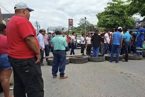 Bloqueos por combustibles se extienden: transportistas y buses paralizan rutas en Izabal y Río Hondo