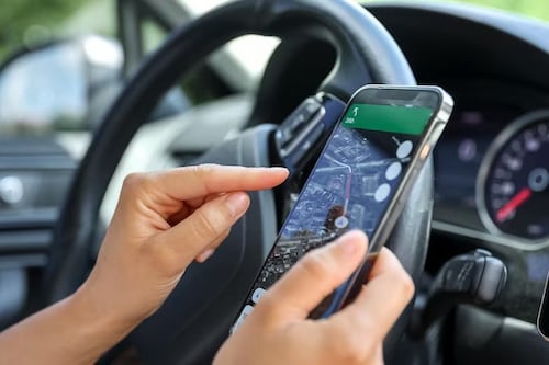 Joven es secuestrada tras pedir taxi por aplicación: Pareja de secuestradores express es detenida