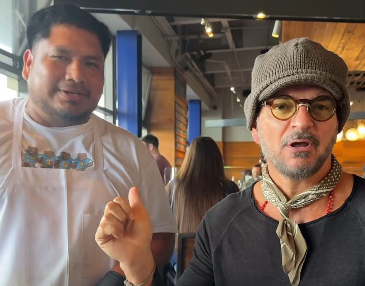 VIDEO. Arjona sorprende a chapín en San Francisco y le regala boletos para su concierto