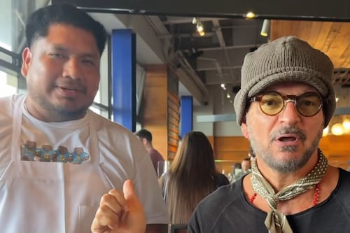 VIDEO. Arjona sorprende a chapín en San Francisco y le regala boletos para su concierto