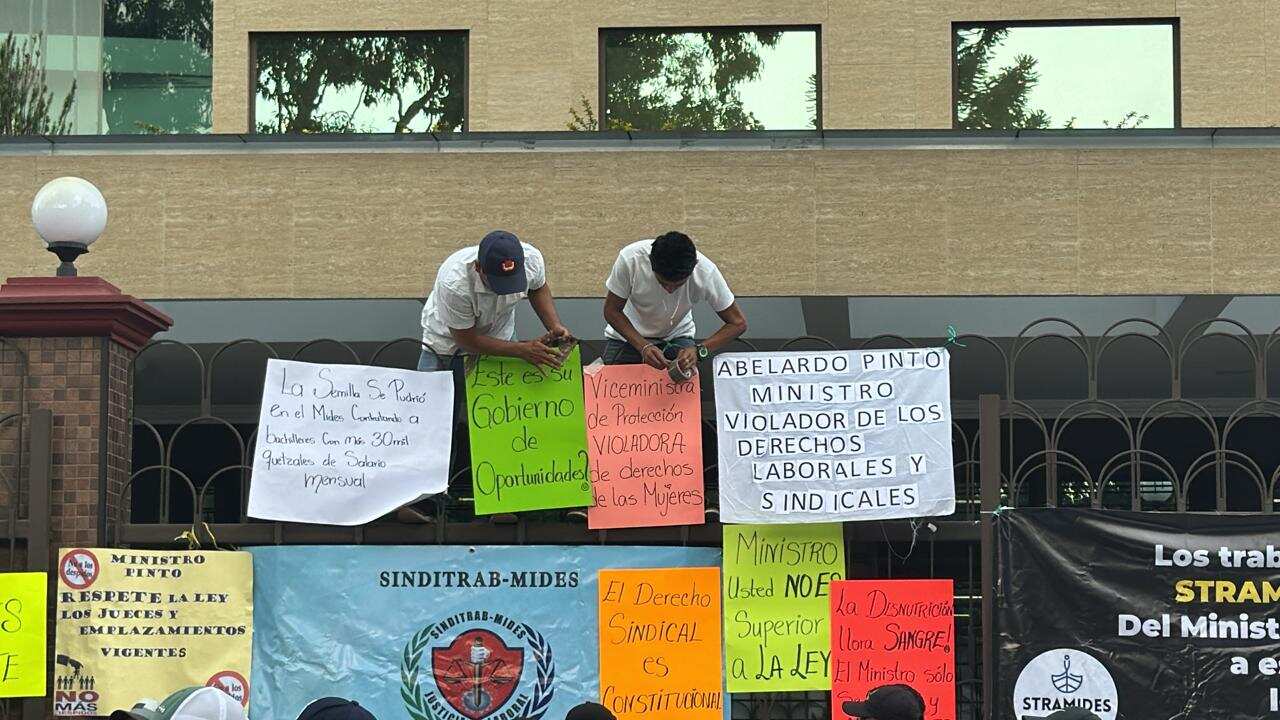 Trabajadores del Mides manifiestan por despidos injustificados.