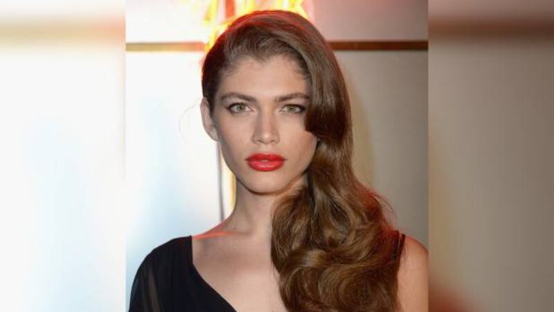 Las fotos en diminuto bikini de la modelo trans que está con Victoria's Secret