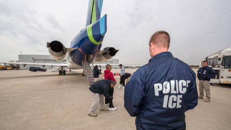 ICE continuará facilitando el retorno de extranjeros que viajan ilegalmente a EE. UU.