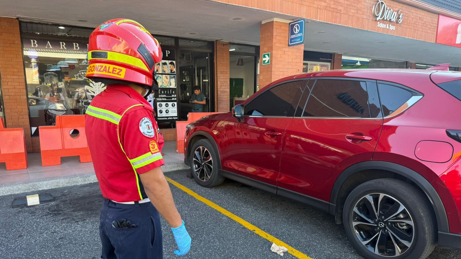 En el lugar se presenta las autoridades competentes para trámites de rigor. Foto: CBM