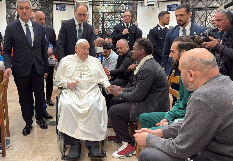 Papa Francisco visita una prisión de Roma en Jueves Santo