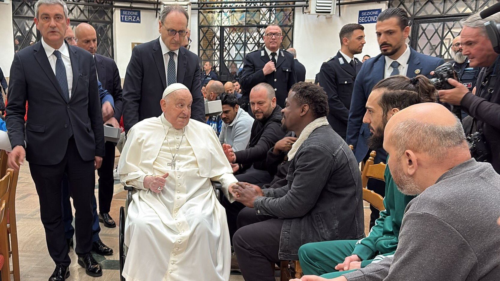 Papa Francisco visita una prisión de Roma en Jueves Santo