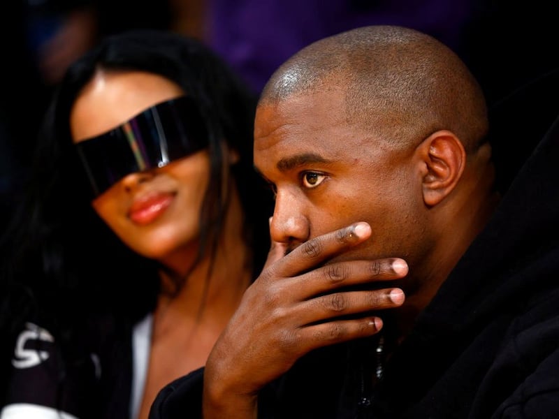 Cuenta de Twitter de Kanye West es suspendida “por violencia”