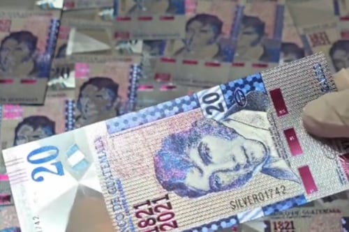 VIDEO. Venden billete conmemorativo “de plata” de Q20