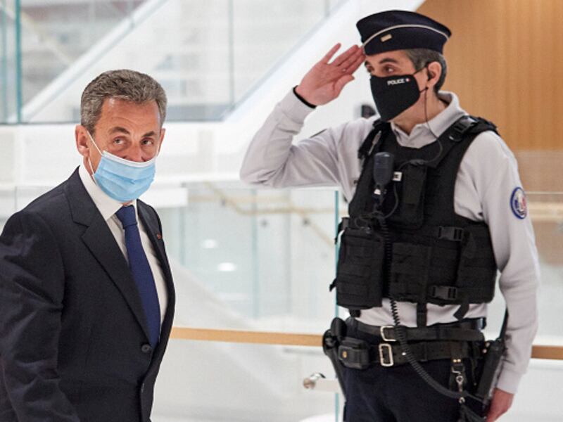 Expresidente francés Sarkozy es condenado por corrupción