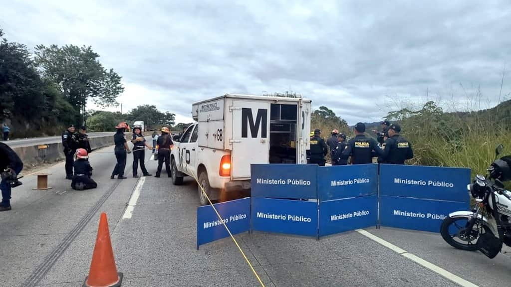 Hallan cadáver decapitado en hondonada, en kilómetro 22 de Ruta al Atlántico.