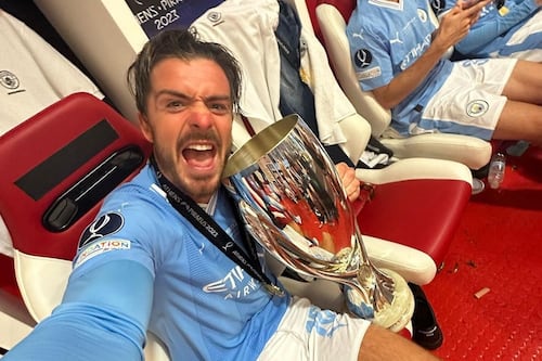 Jack Grealish captado dormido en un exclusivo club de Mánchester