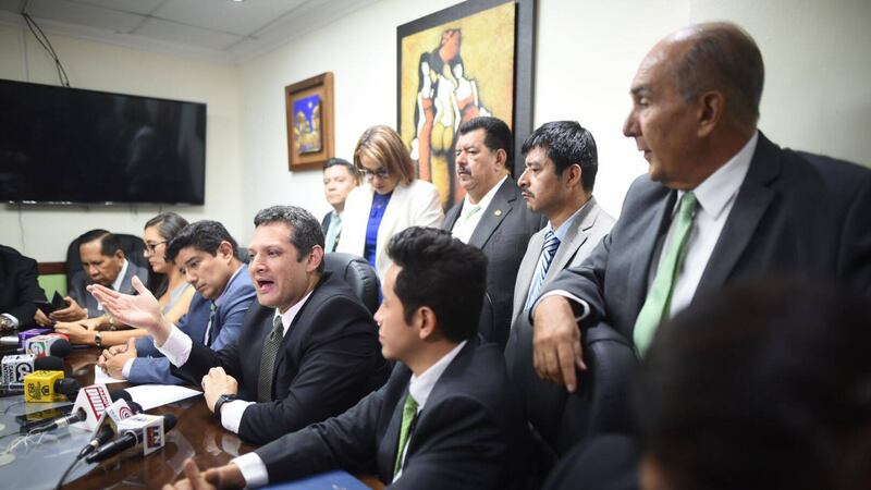 Pugnas en la UNE se evidencian con intento de expulsar a Sandra Torres