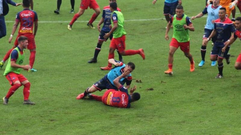 Con una imagen "terrorífica", Edward Santeliz recibe apoyo en Quetzaltenango